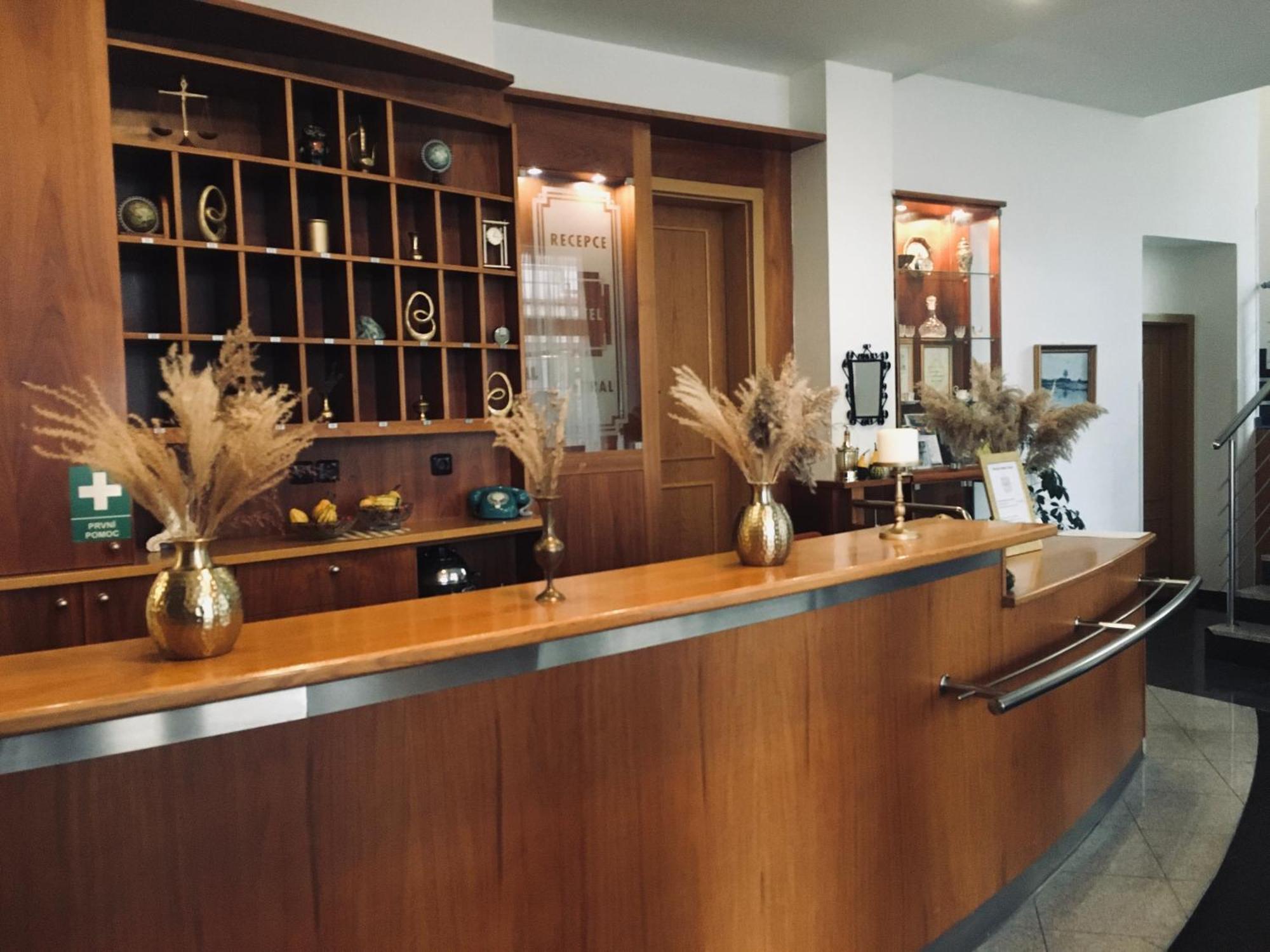 Penzion Hotelu Central Dvur Kralove nad Labem Exterior photo