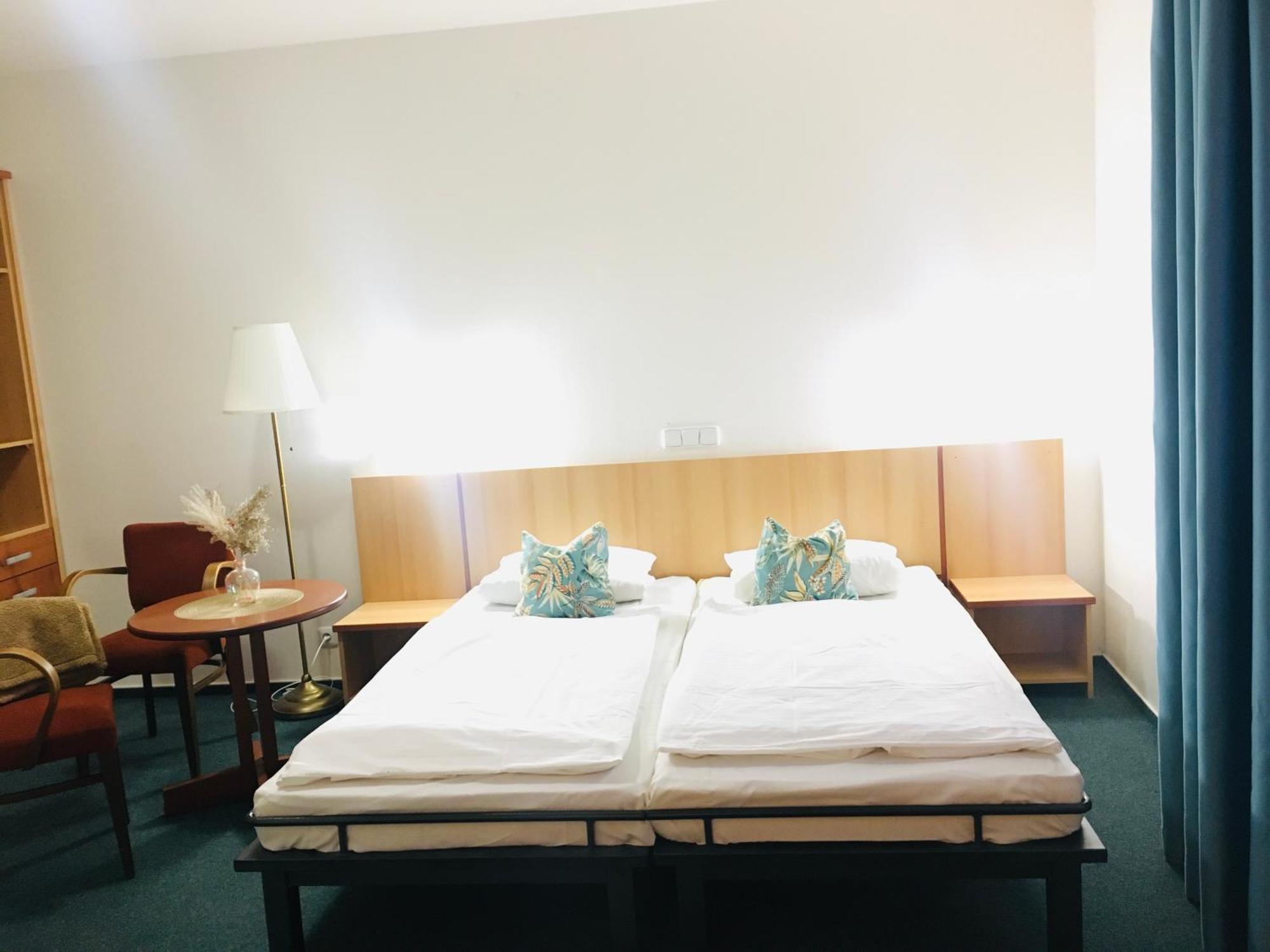 Penzion Hotelu Central Dvur Kralove nad Labem Exterior photo