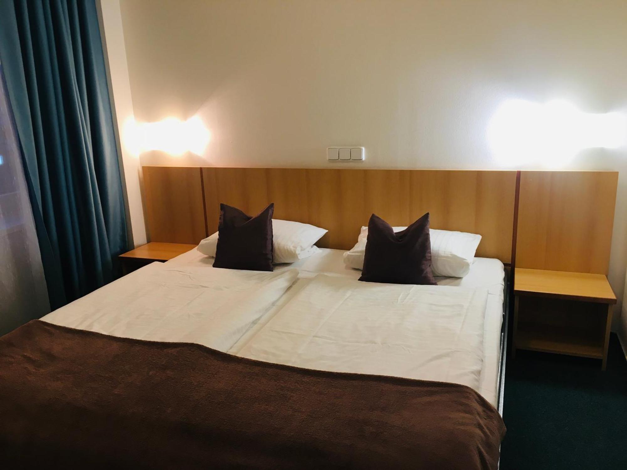 Penzion Hotelu Central Dvur Kralove nad Labem Exterior photo
