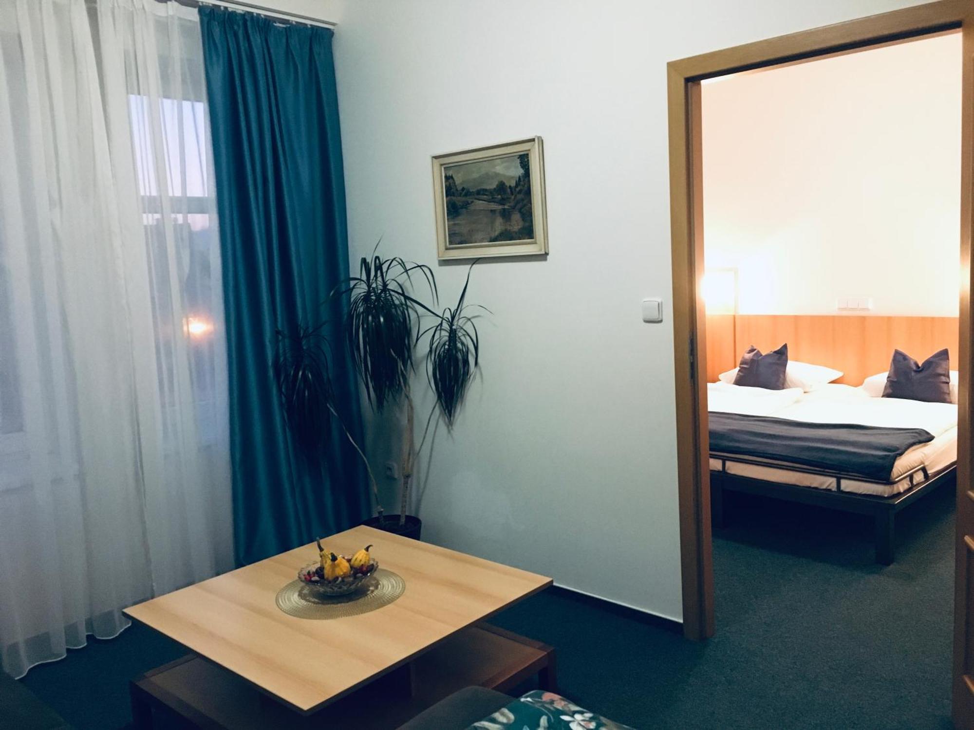 Penzion Hotelu Central Dvur Kralove nad Labem Exterior photo