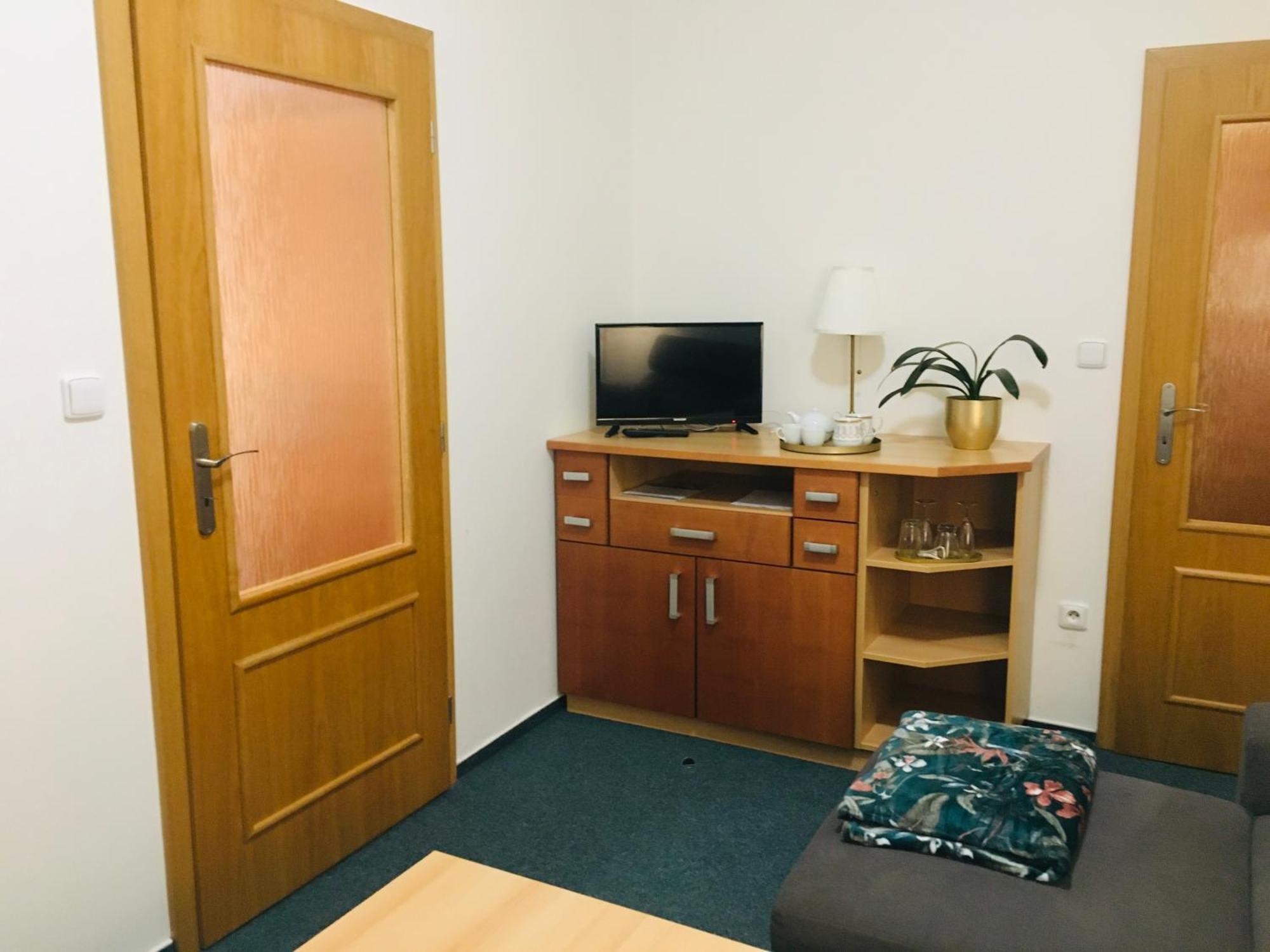Penzion Hotelu Central Dvur Kralove nad Labem Exterior photo