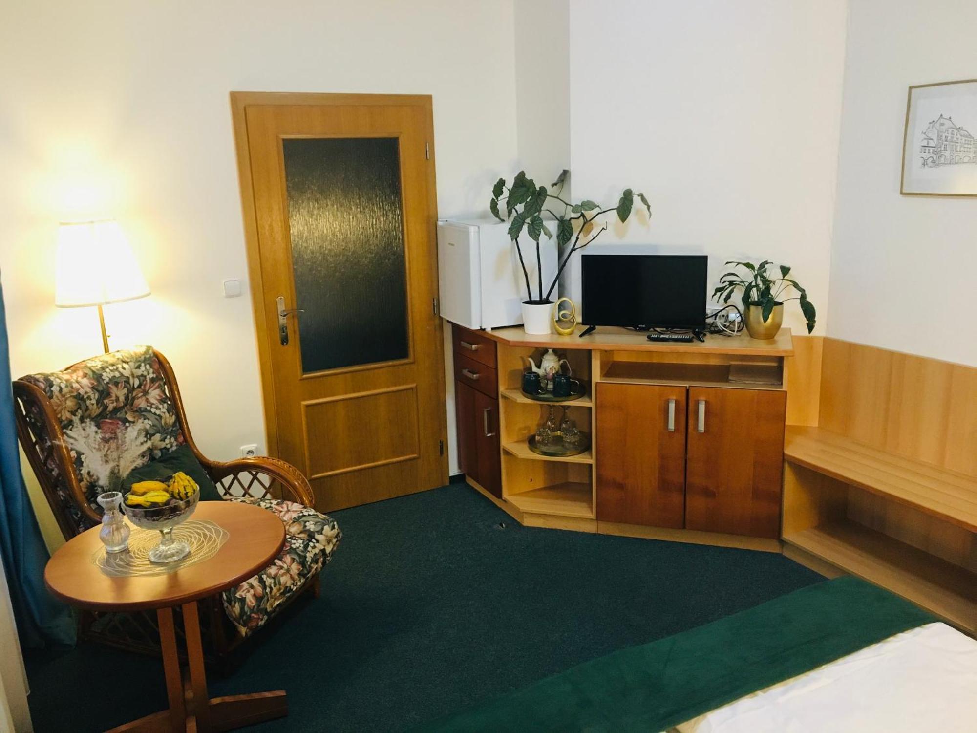 Penzion Hotelu Central Dvur Kralove nad Labem Exterior photo