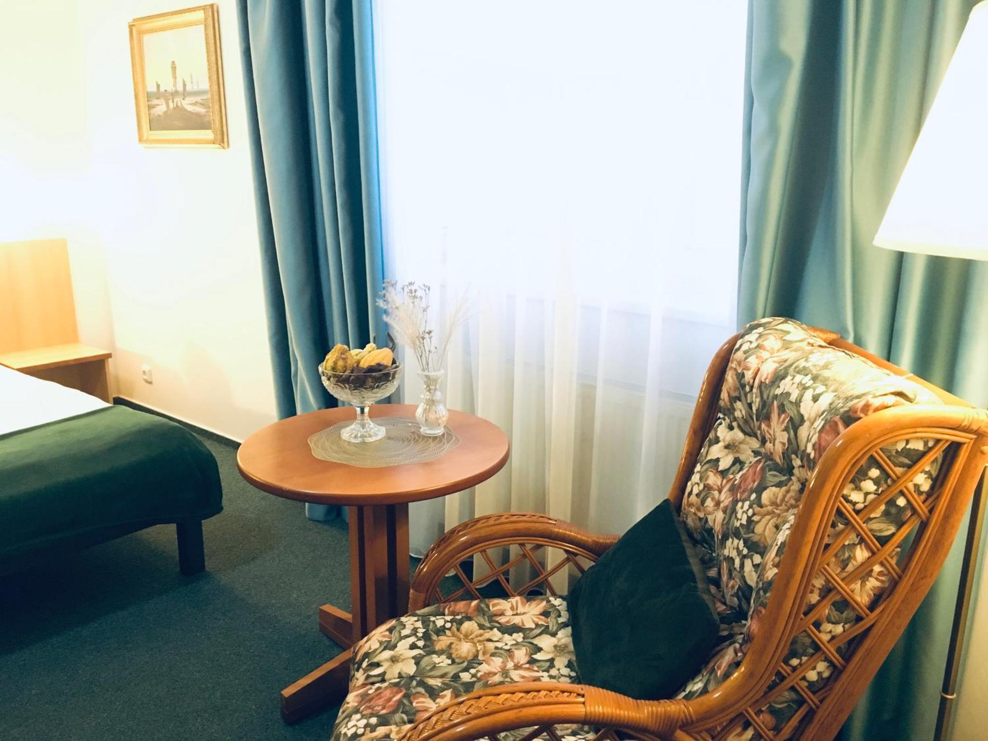 Penzion Hotelu Central Dvur Kralove nad Labem Exterior photo