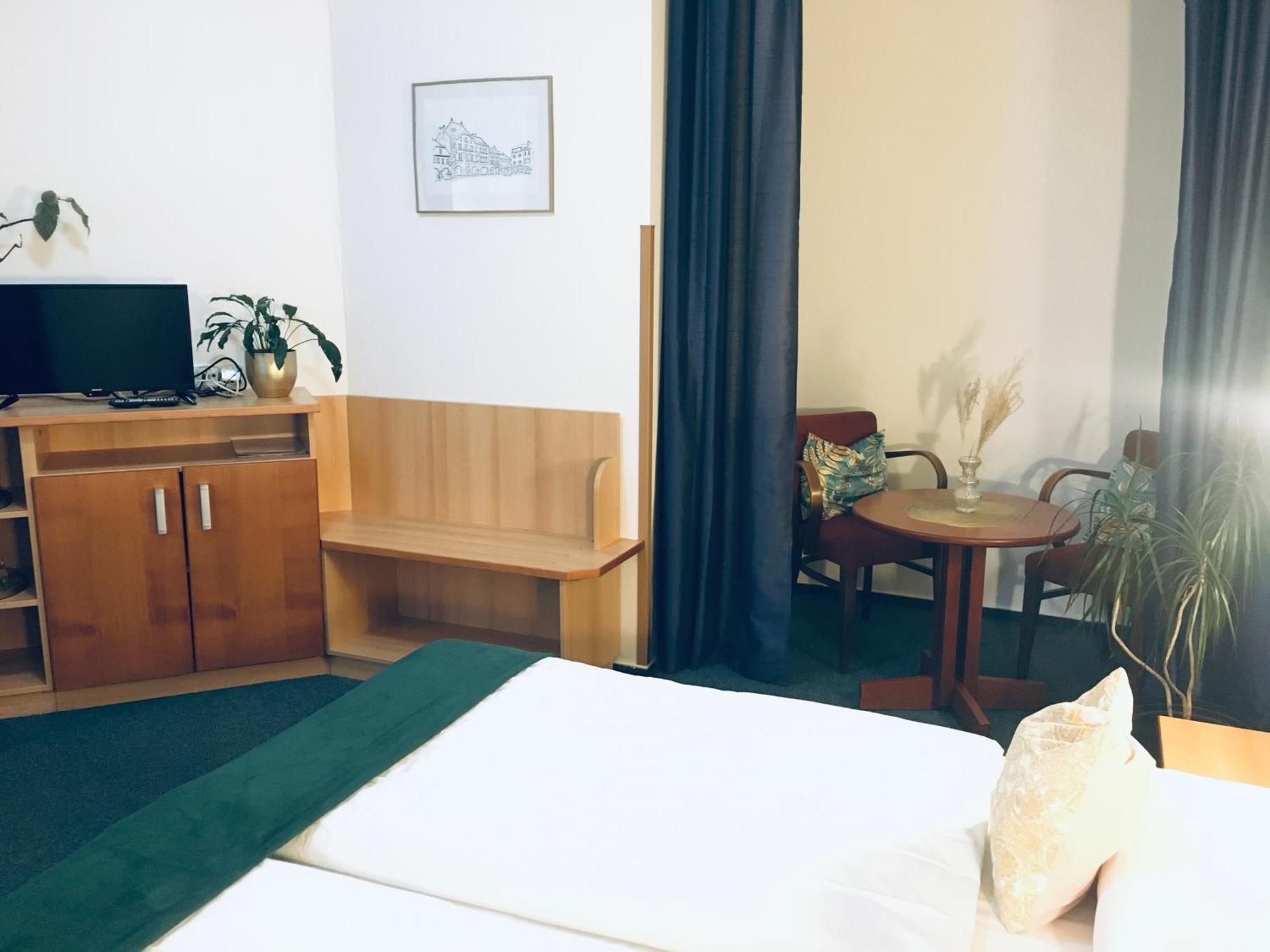 Penzion Hotelu Central Dvur Kralove nad Labem Exterior photo