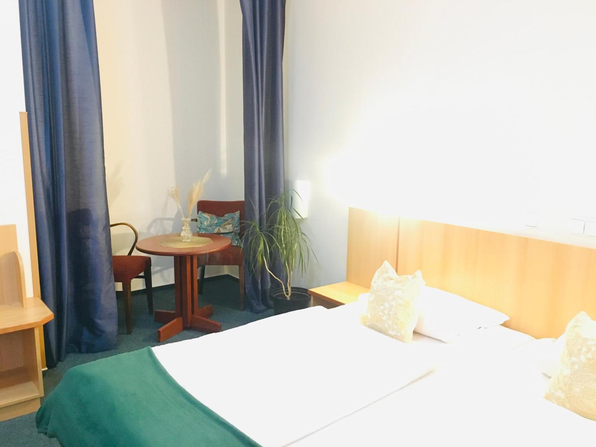 Penzion Hotelu Central Dvur Kralove nad Labem Exterior photo