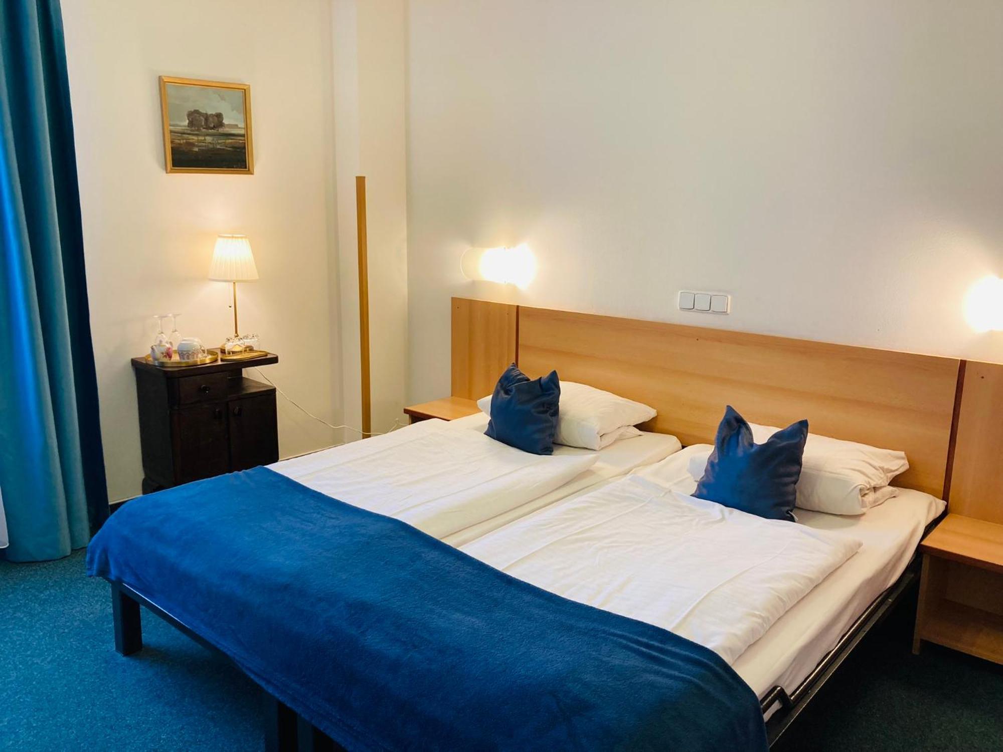 Penzion Hotelu Central Dvur Kralove nad Labem Exterior photo